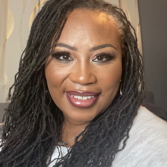 Meet your Posher, Shawna - Picture 2 of 2